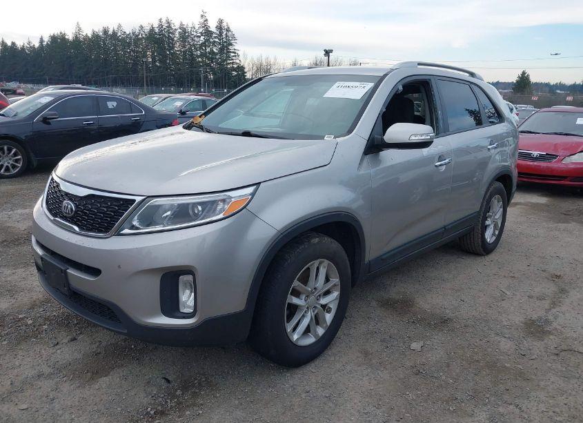 Photo 2 of 2014 Kia Sorento LX (VIN 5XYKT4A68EG527716)