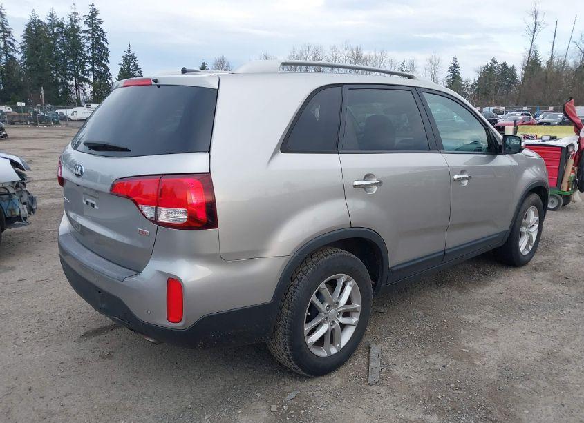 Photo 4 of 2014 Kia Sorento LX (VIN 5XYKT4A68EG527716)