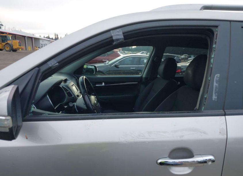 Photo 6 of 2014 Kia Sorento LX (VIN 5XYKT4A68EG527716)