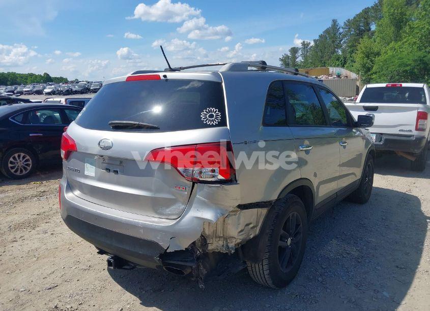 Photo 4 of 2015 Kia Sorento LX (VIN 5XYKT4A68FG620429)