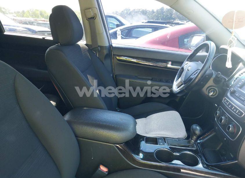 Photo 5 of 2015 Kia Sorento LX (VIN 5XYKT4A68FG620429)