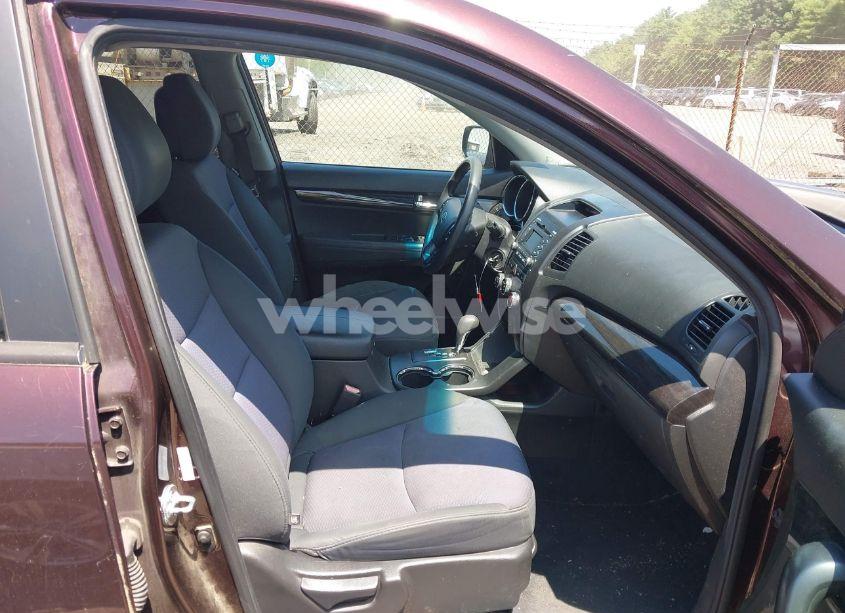 Photo 5 of 2012 Kia Sorento LX (VIN 5XYKT4A69CG232492)