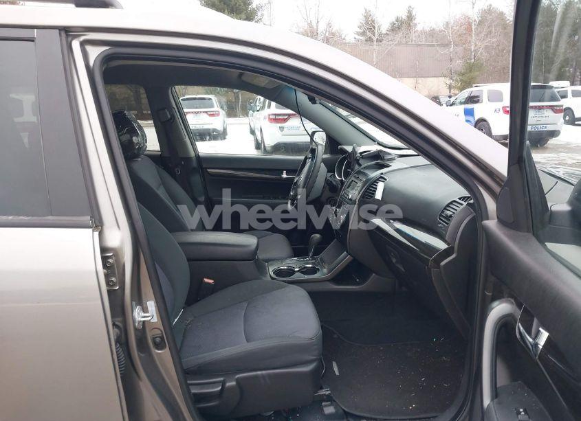 Photo 5 of 2012 Kia Sorento LX (VIN 5XYKT4A69CG238714)