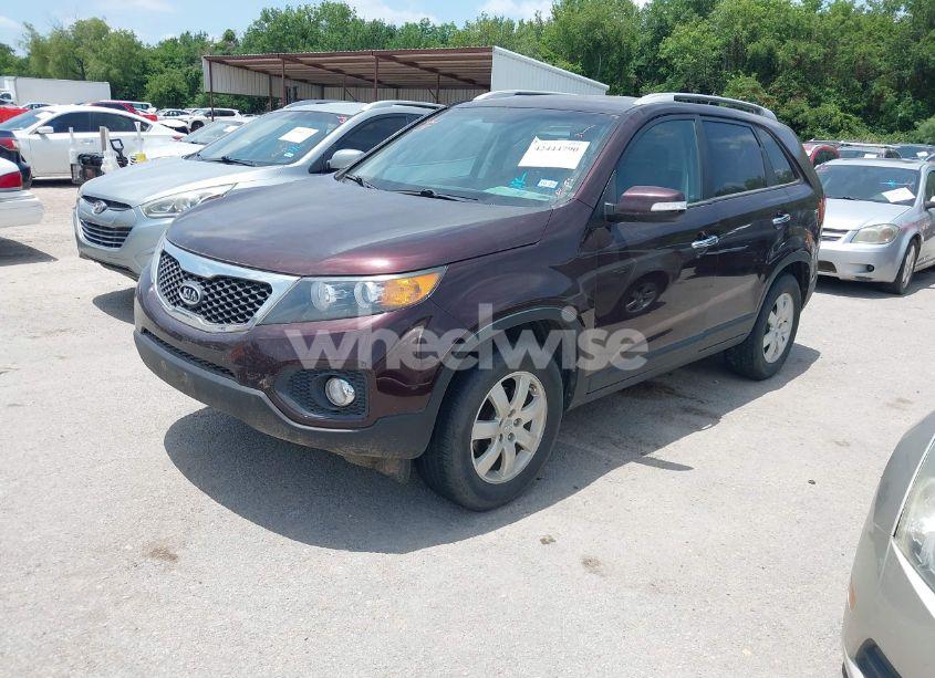Photo 2 of 2012 Kia Sorento LX (VIN 5XYKT4A69CG257313)