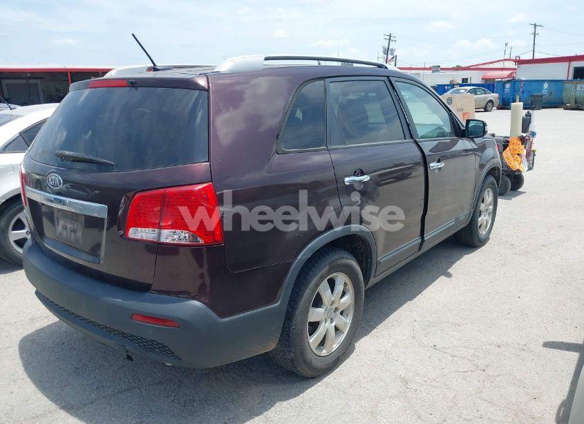 Photo 4 of 2012 Kia Sorento LX (VIN 5XYKT4A69CG257313)