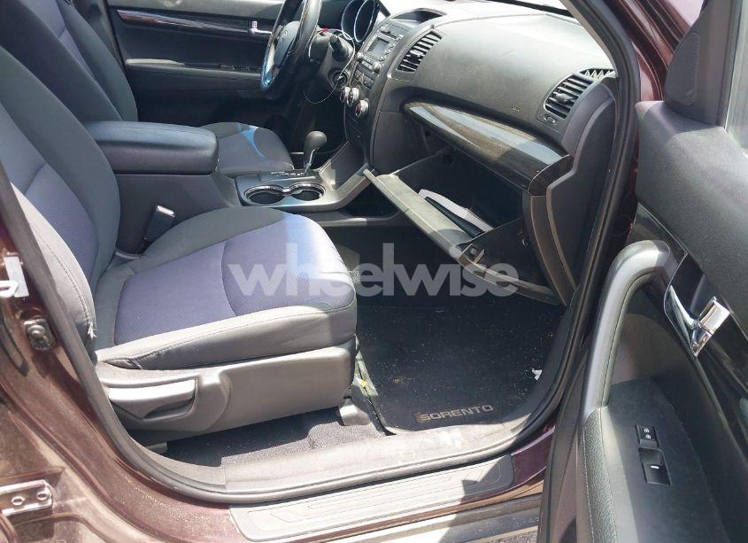 Photo 5 of 2012 Kia Sorento LX (VIN 5XYKT4A69CG257313)
