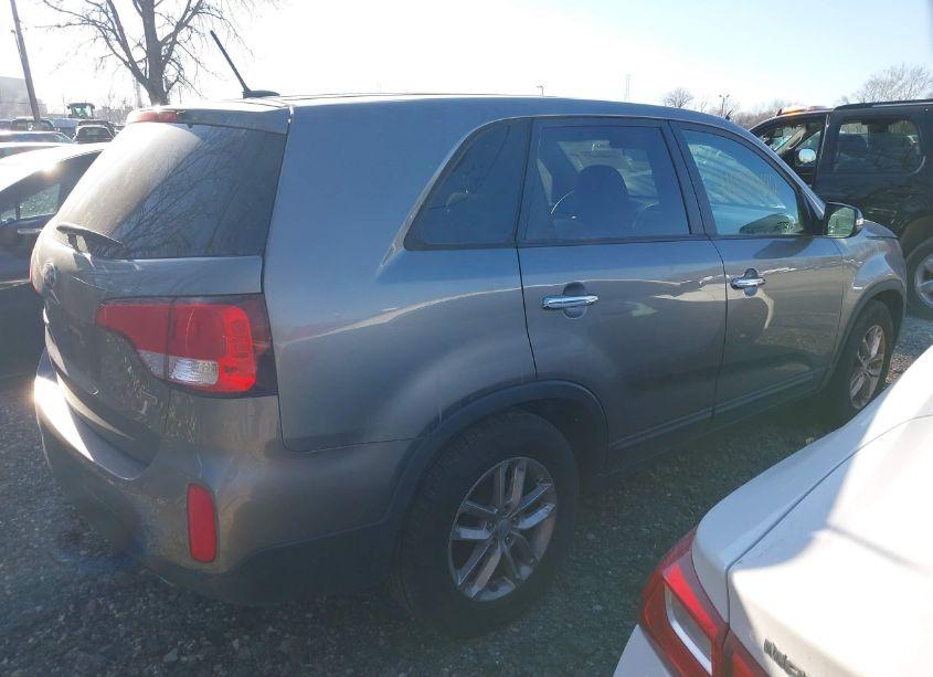 Photo 4 of 2014 Kia Sorento LX (VIN 5XYKT4A69EG426006)