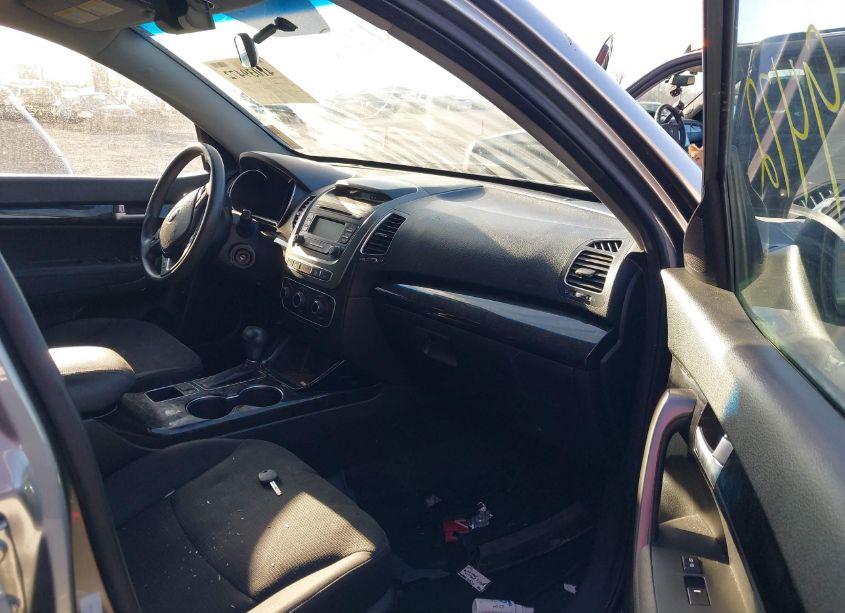 Photo 5 of 2014 Kia Sorento LX (VIN 5XYKT4A69EG426006)