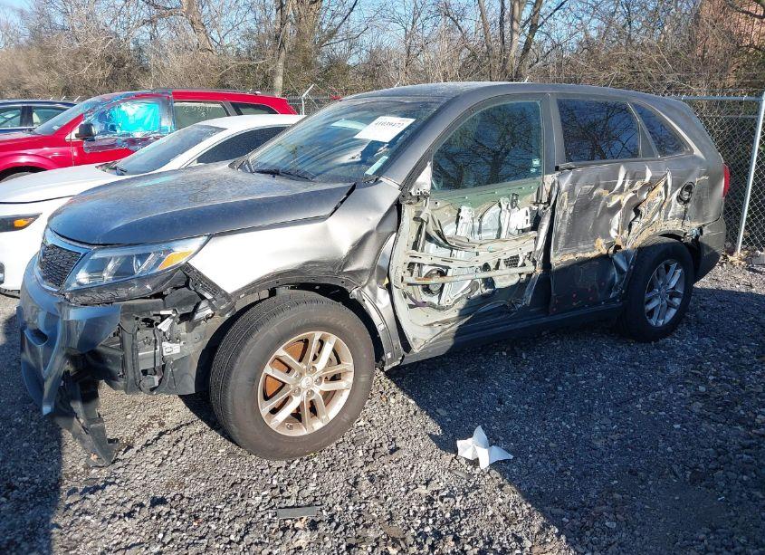 Photo 6 of 2014 Kia Sorento LX (VIN 5XYKT4A69EG426006)