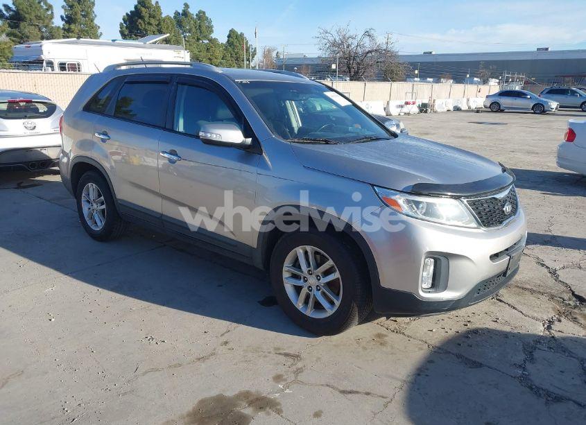2014 Kia Sorento LX (VIN 5XYKT4A69EG458017) main photo