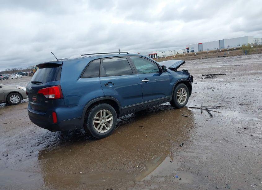 Photo 4 of 2014 Kia Sorento LX (VIN 5XYKT4A69EG463461)