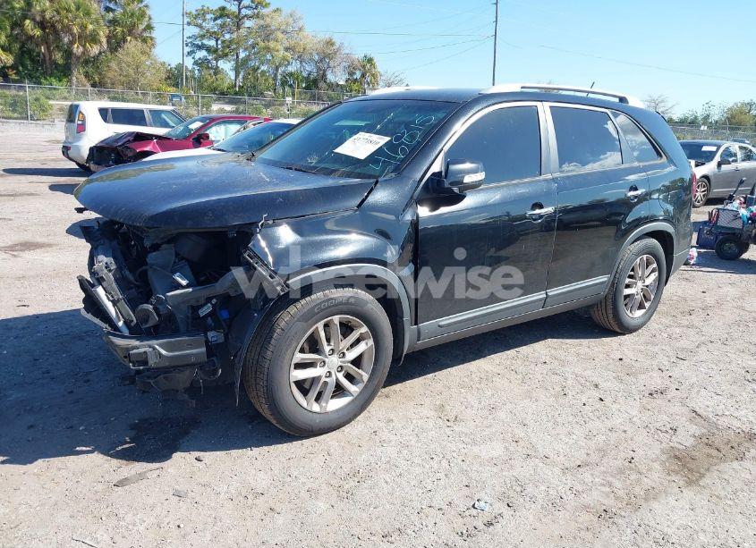 Photo 2 of 2014 Kia Sorento LX (VIN 5XYKT4A69EG468157)