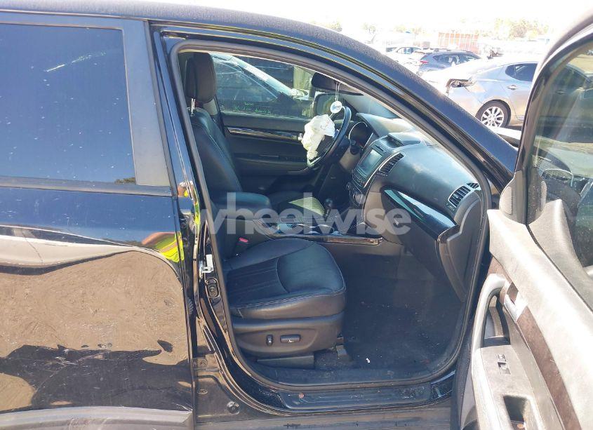 Photo 5 of 2014 Kia Sorento LX (VIN 5XYKT4A69EG468157)