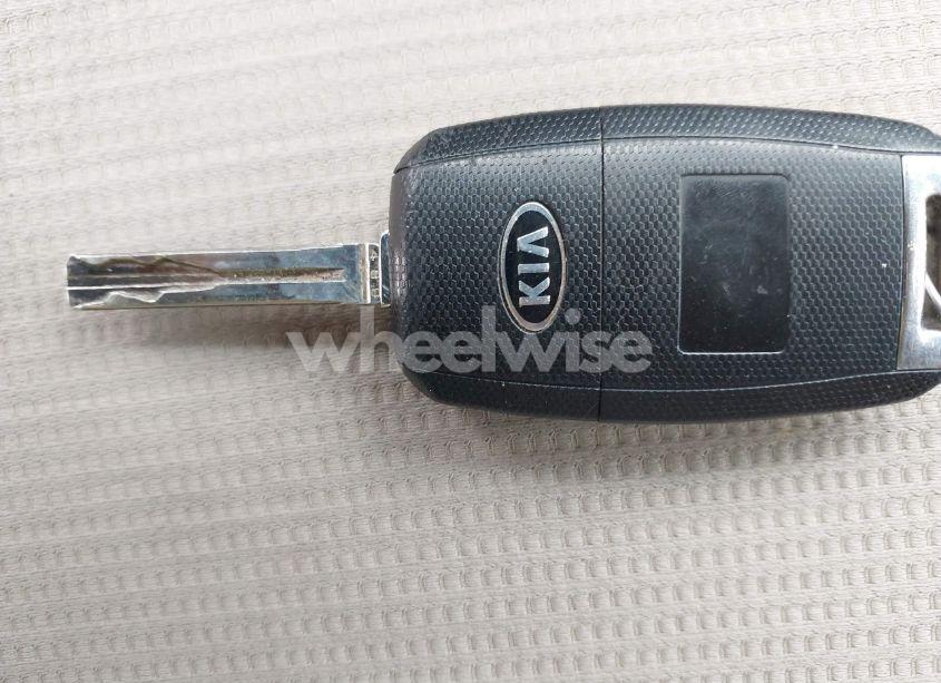 Photo 11 of 2014 Kia Sorento LX (VIN 5XYKT4A69EG510648)