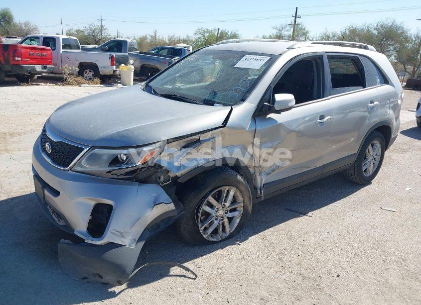 Photo 2 of 2015 Kia Sorento LX (VIN 5XYKT4A69FG575503)