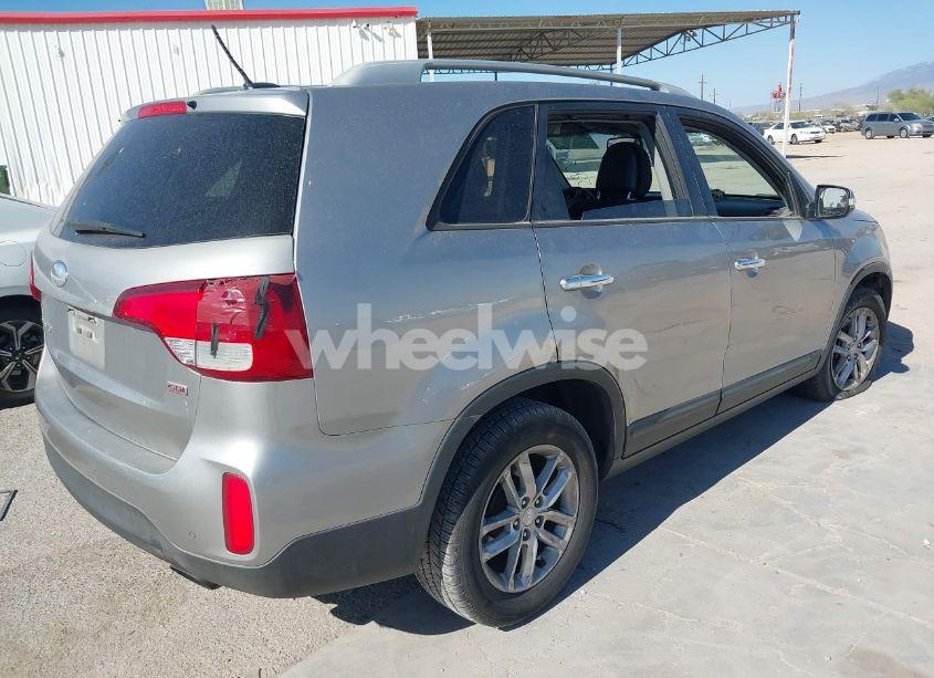 Photo 4 of 2015 Kia Sorento LX (VIN 5XYKT4A69FG575503)