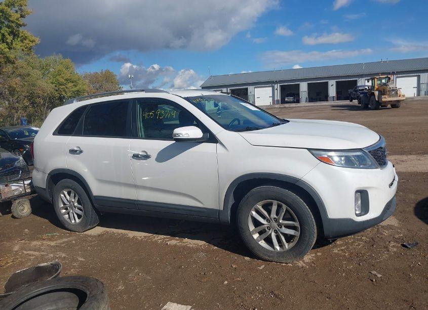 Photo 13 of 2015 Kia Sorento LX (VIN 5XYKT4A69FG578286)