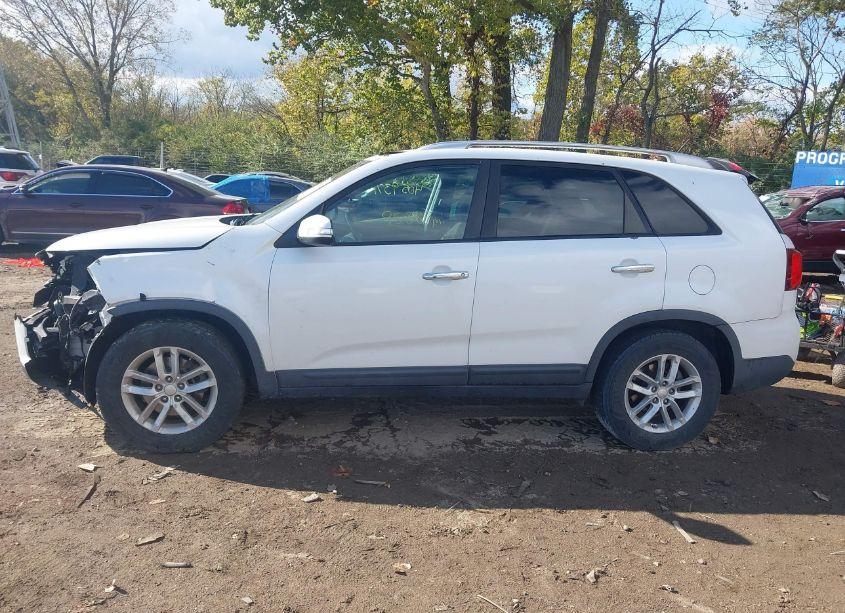 Photo 14 of 2015 Kia Sorento LX (VIN 5XYKT4A69FG578286)