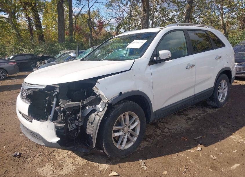 Photo 6 of 2015 Kia Sorento LX (VIN 5XYKT4A69FG578286)