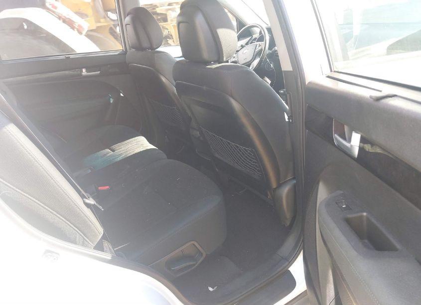 Photo 8 of 2015 Kia Sorento LX (VIN 5XYKT4A69FG578286)