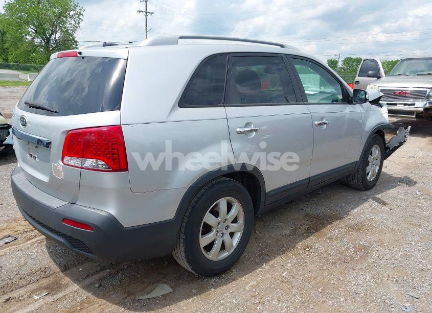 Photo 4 of 2012 Kia Sorento LX (VIN 5XYKT4A6XCG217290)