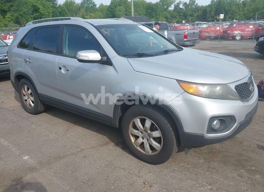 2012 Kia Sorento LX (VIN 5XYKT4A6XCG236535) main photo