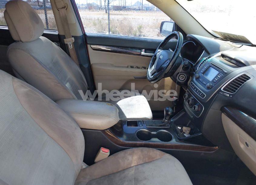 Photo 5 of 2014 Kia Sorento LX (VIN 5XYKT4A6XEG483251)