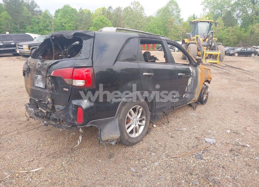 Photo 4 of 2014 Kia Sorento LX (VIN 5XYKT4A6XEG496274)