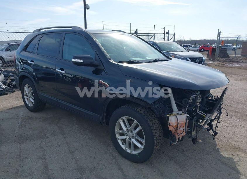 2015 Kia Sorento LX (VIN 5XYKT4A6XFG580211) main photo