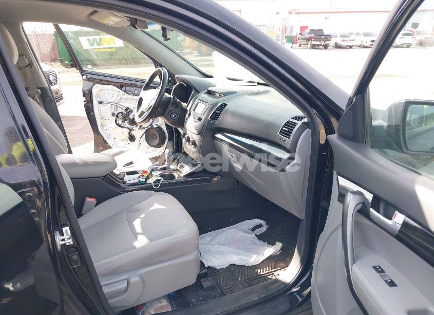 Photo 5 of 2015 Kia Sorento LX (VIN 5XYKT4A6XFG580211)