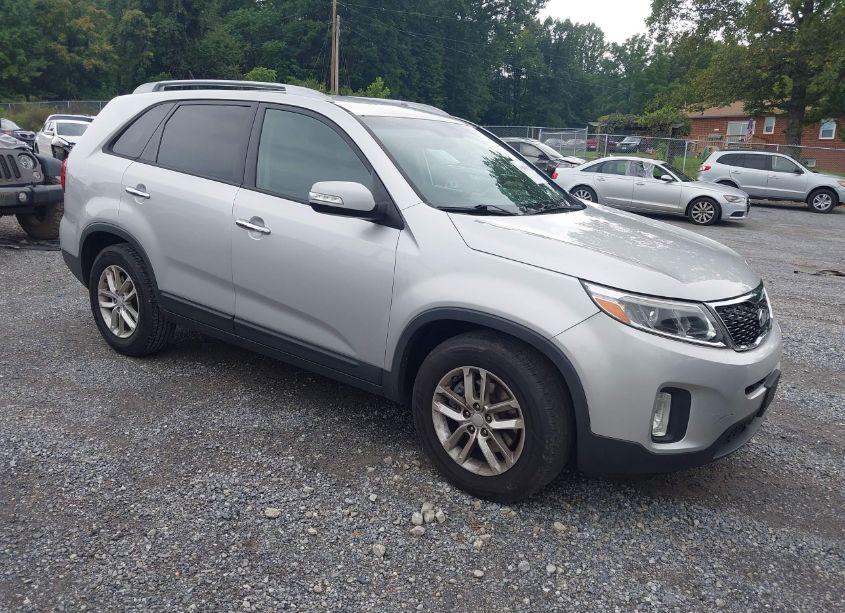 2015 Kia Sorento LX (VIN 5XYKT4A6XFG639046) main photo