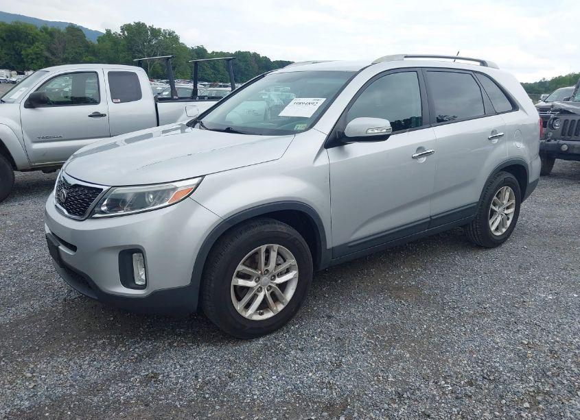 Photo 2 of 2015 Kia Sorento LX (VIN 5XYKT4A6XFG639046)