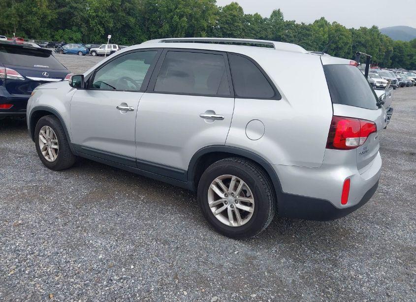 Photo 3 of 2015 Kia Sorento LX (VIN 5XYKT4A6XFG639046)