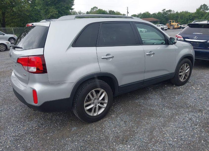 Photo 4 of 2015 Kia Sorento LX (VIN 5XYKT4A6XFG639046)