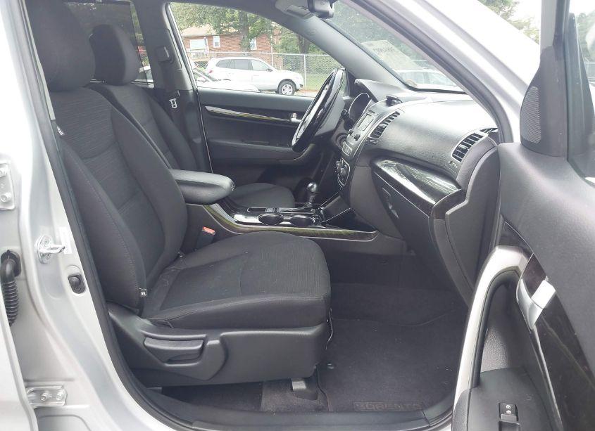 Photo 5 of 2015 Kia Sorento LX (VIN 5XYKT4A6XFG639046)