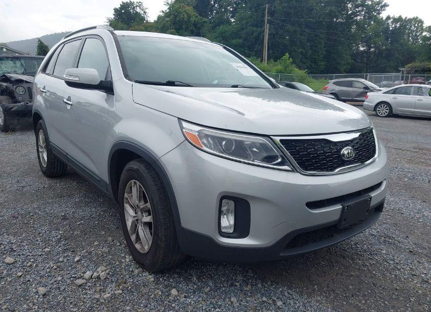 Photo 6 of 2015 Kia Sorento LX (VIN 5XYKT4A6XFG639046)