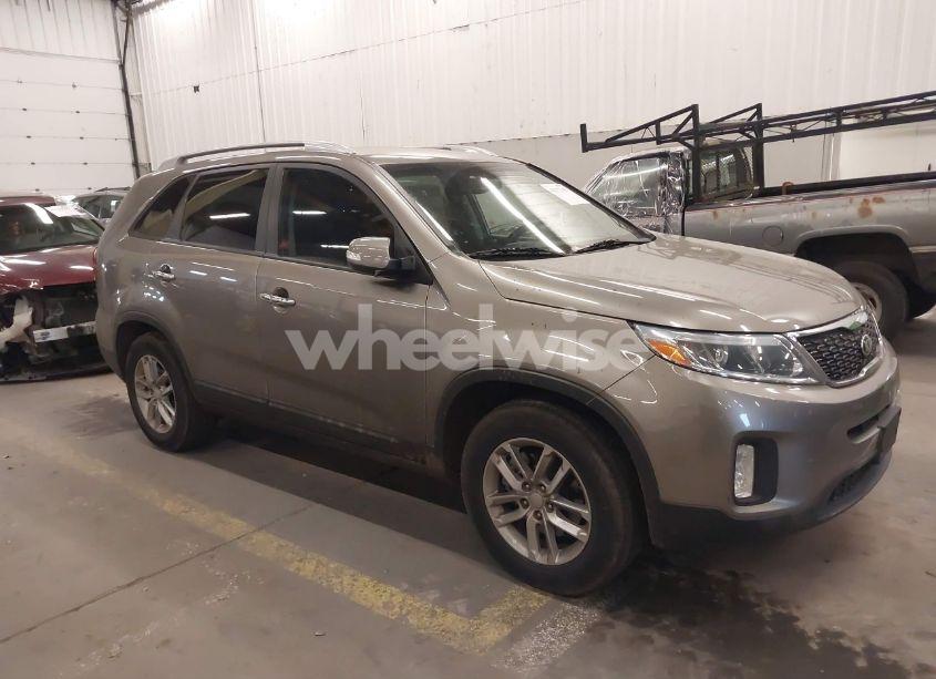 2015 Kia Sorento LX (VIN 5XYKT4A6XFG657658) main photo