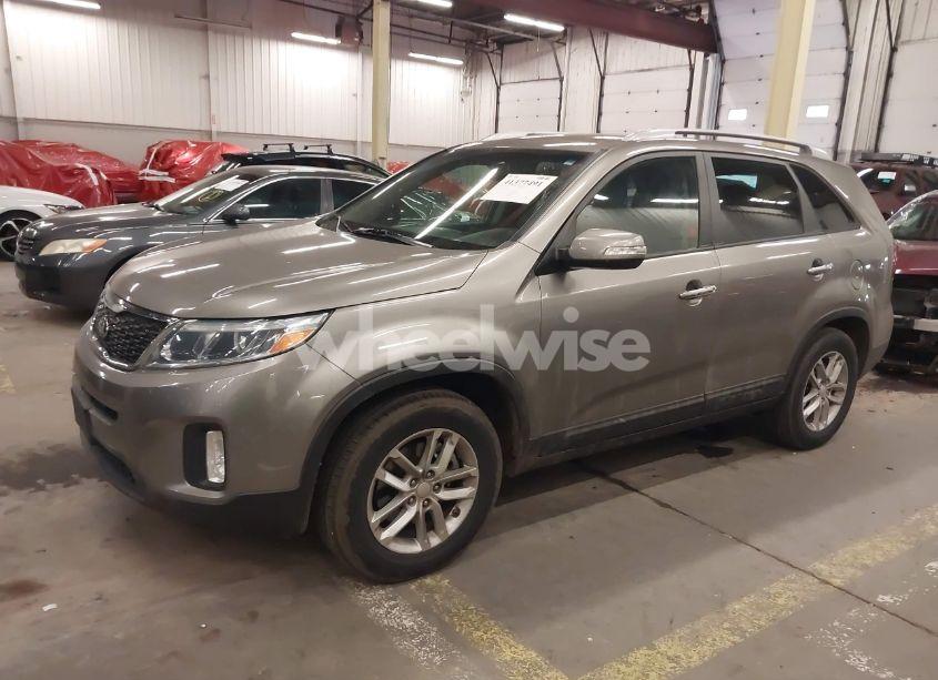 Photo 2 of 2015 Kia Sorento LX (VIN 5XYKT4A6XFG657658)