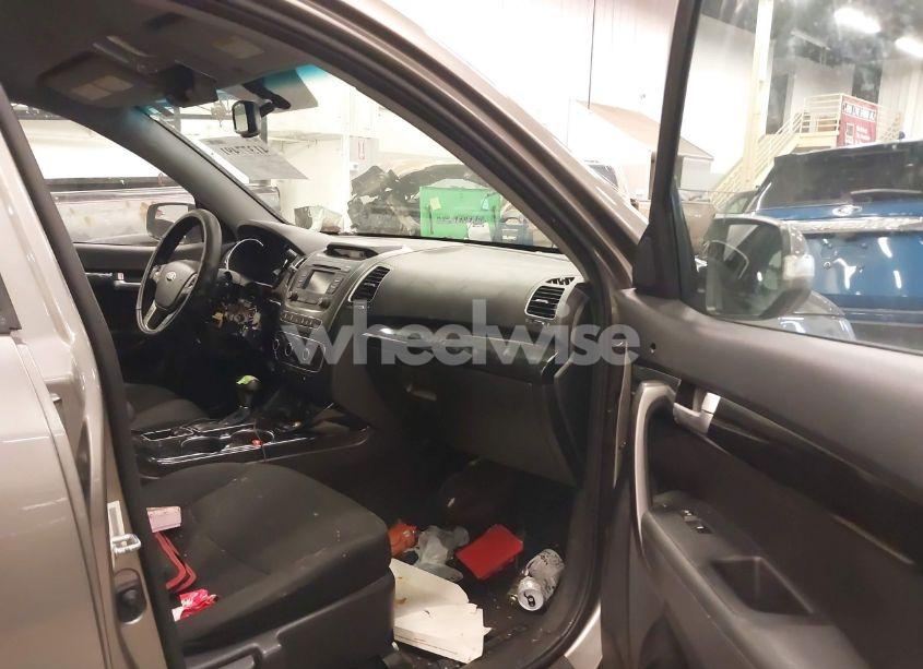 Photo 5 of 2015 Kia Sorento LX (VIN 5XYKT4A6XFG657658)