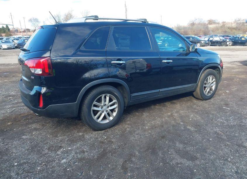 Photo 4 of 2014 Kia Sorento LX V6 (VIN 5XYKT4A70EG462451)