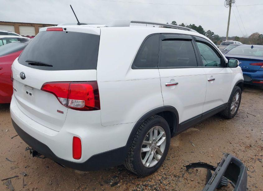 Photo 4 of 2015 Kia Sorento LX V6 (VIN 5XYKT4A70FG551504)