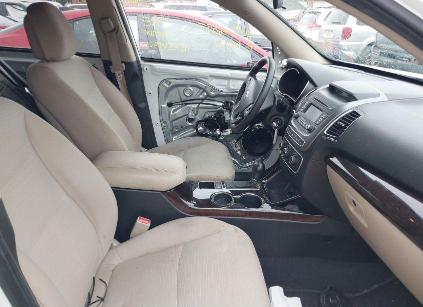 Photo 5 of 2015 Kia Sorento LX V6 (VIN 5XYKT4A70FG551504)