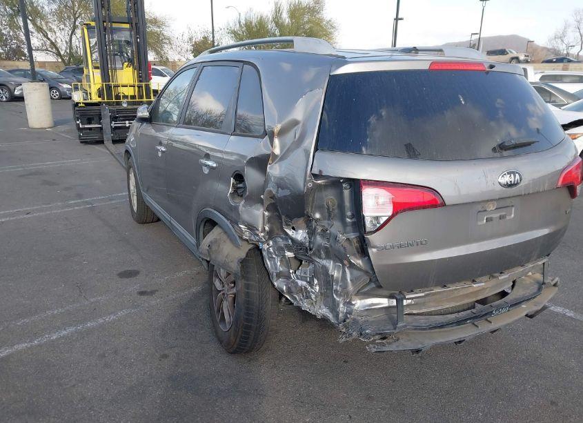 Photo 3 of 2015 Kia Sorento LX V6 (VIN 5XYKT4A70FG601172)