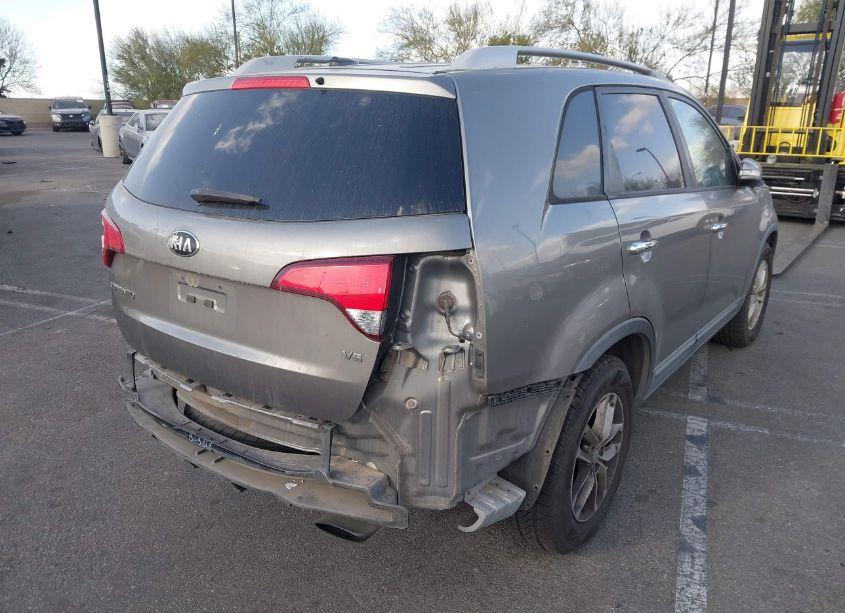 Photo 4 of 2015 Kia Sorento LX V6 (VIN 5XYKT4A70FG601172)
