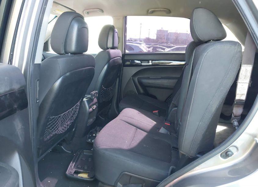 Photo 8 of 2015 Kia Sorento LX V6 (VIN 5XYKT4A70FG601172)