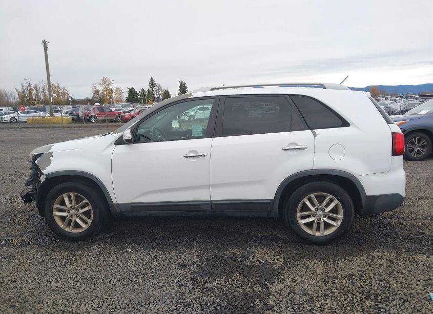 Photo 15 of 2015 Kia Sorento LX V6 (VIN 5XYKT4A71FG558459)