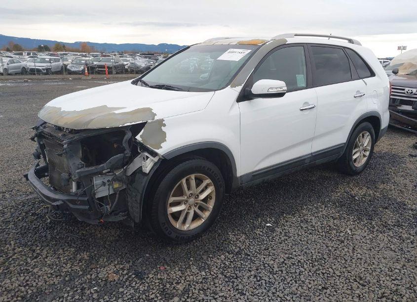 Photo 2 of 2015 Kia Sorento LX V6 (VIN 5XYKT4A71FG558459)