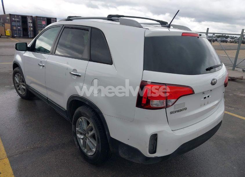 Photo 3 of 2015 Kia Sorento LX V6 (VIN 5XYKT4A71FG612326)