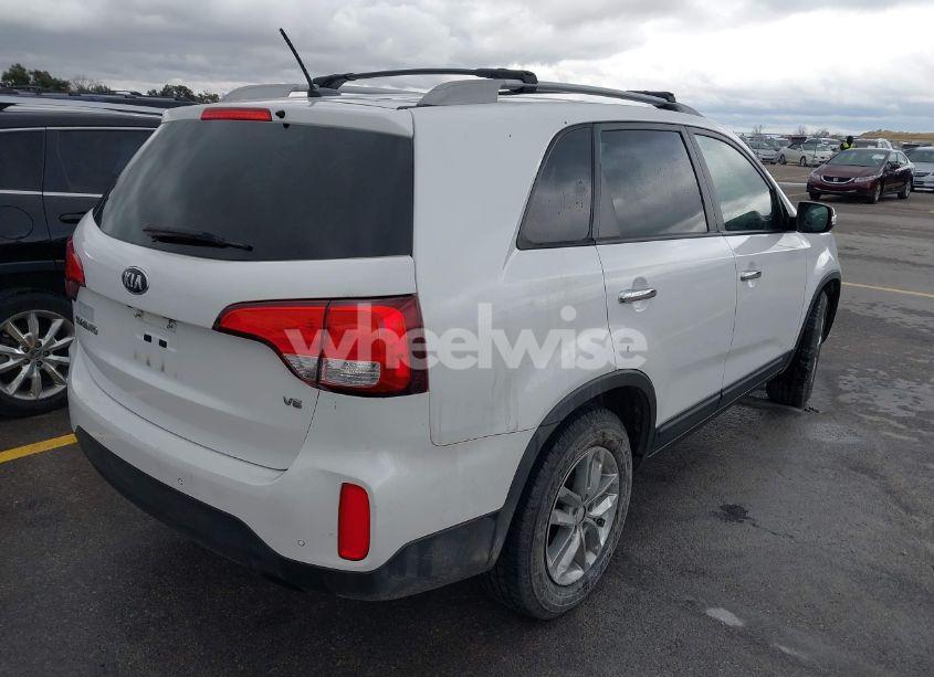 Photo 4 of 2015 Kia Sorento LX V6 (VIN 5XYKT4A71FG612326)
