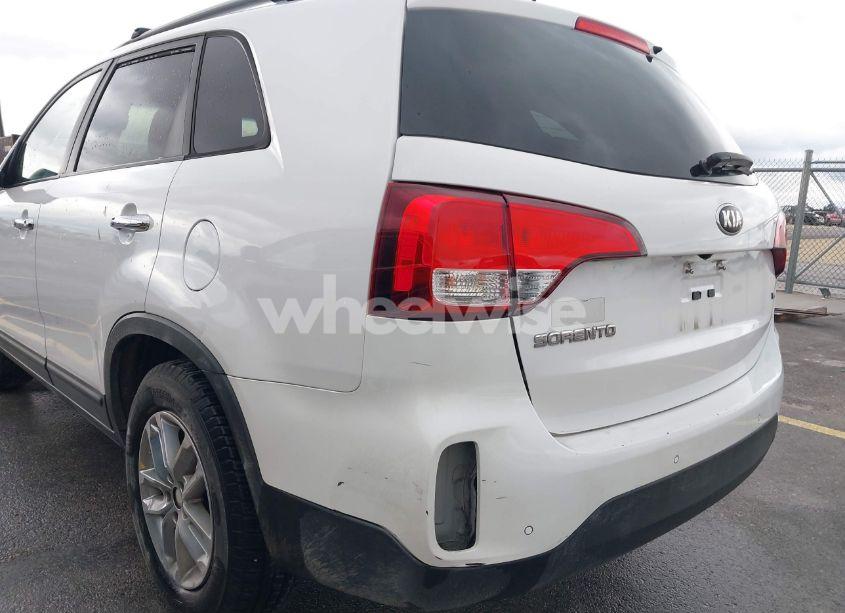 Photo 6 of 2015 Kia Sorento LX V6 (VIN 5XYKT4A71FG612326)